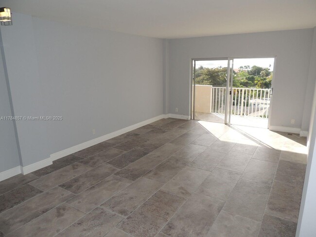 Building Photo - 1455 N Treasure Dr
