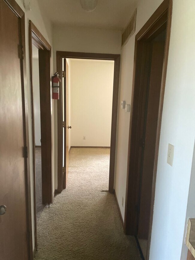 Building Photo - 2940 Leeway Dr
