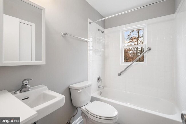 Building Photo - 9402 Blackstone Rd