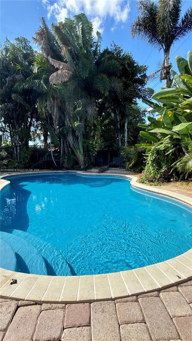 Building Photo - 1577 NE 48th Ct