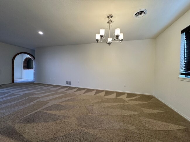 Building Photo - 612 N Lea Ave