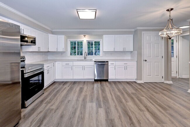 Building Photo - 129 Briar Ln