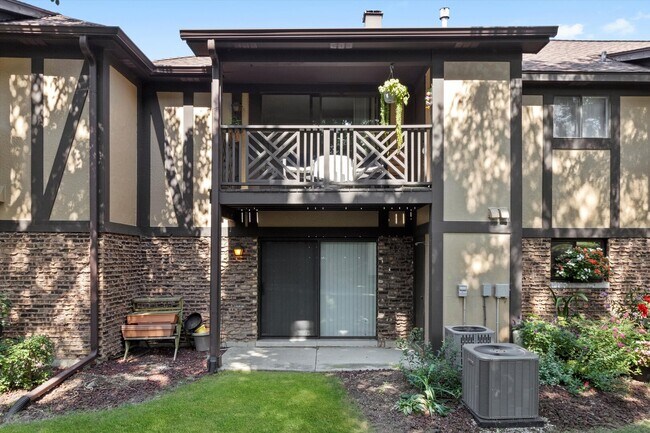 Building Photo - 850 Sheldon Ct