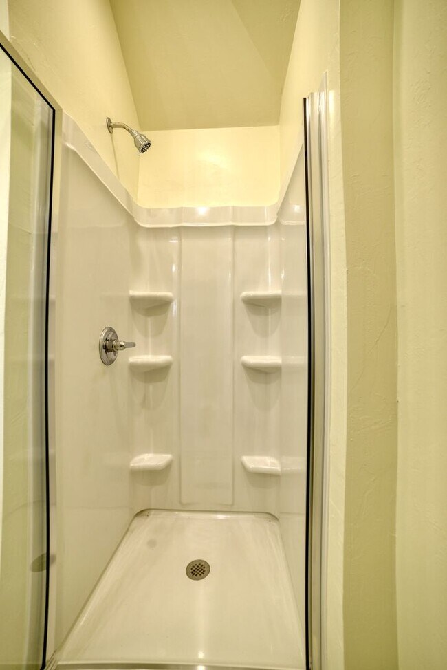 Building Photo - Brand New Home in Washington!