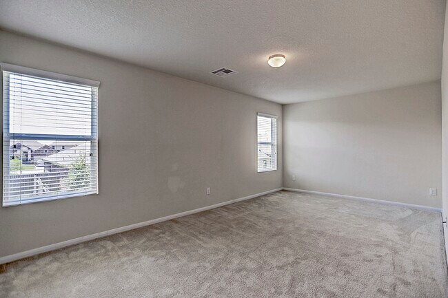 Building Photo - 9960 Hyacinth Way