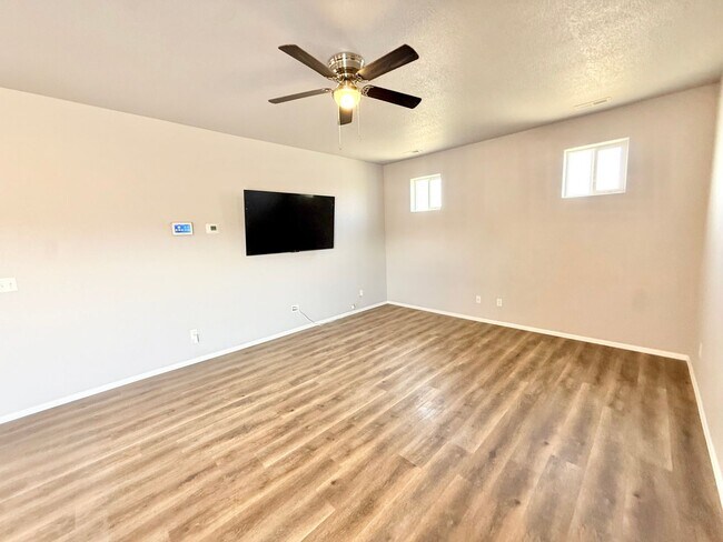 Building Photo - Like New home on Sweetwater for rent!