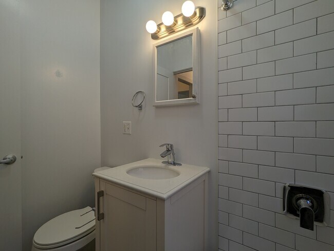 Building Photo - 2641 N Spaulding Ave