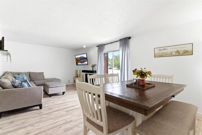 Building Photo - "Spacious 3-Bed Oasis with Fireplace & Modern Vinyl Touches in Ogden"
