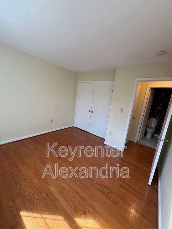 Building Photo - 8239 Dr Craik Ct