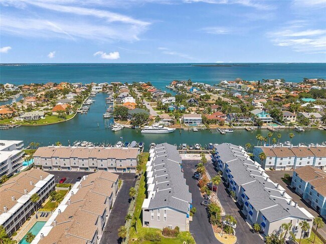 Building Photo - 745 Pinellas Bayway S