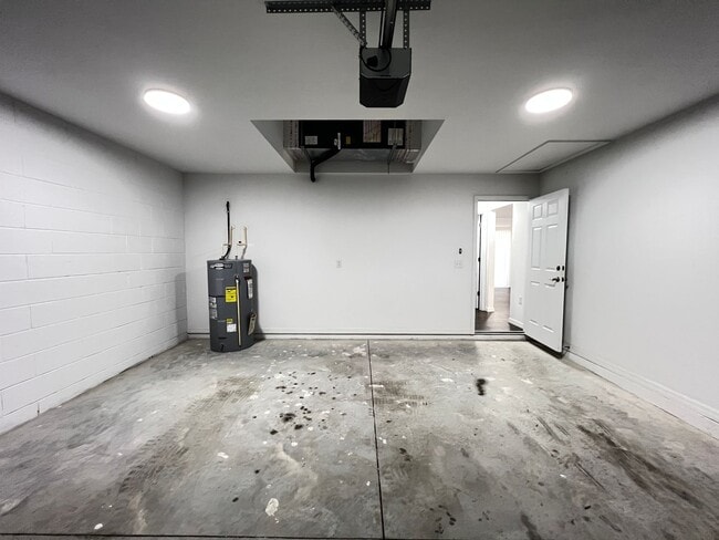 Building Photo - AWESOME 3 BD/2BA Home in Ocklawaha!! Available now!!