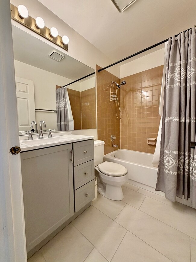 Building Photo - 1353 Ridgefield Cir
