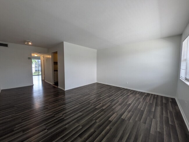 Building Photo - 131 Doolen Ct
