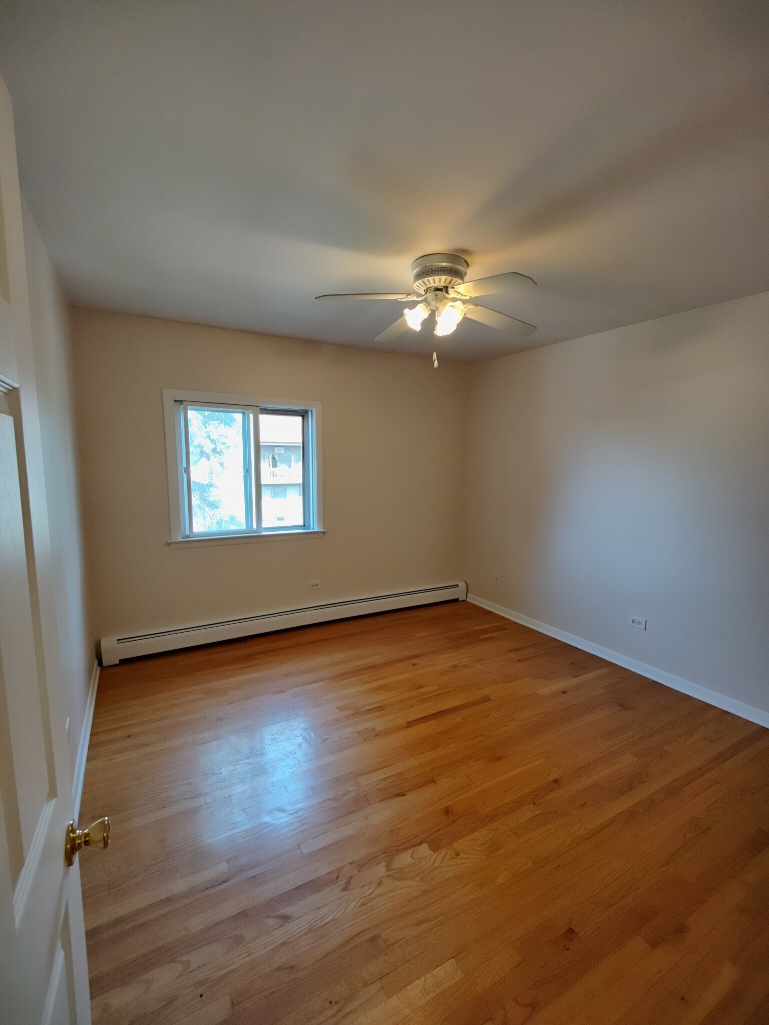 Bedroom - 1283 E Washington St