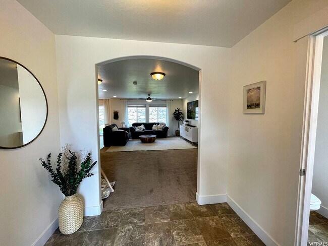 Building Photo - 616 W 4050 N