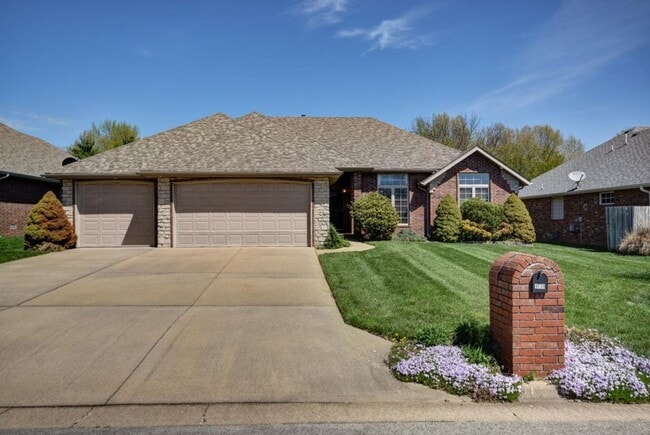 Building Photo - Executive Rental in Park Crest Meadows