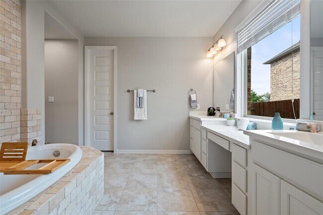 Building Photo - 5621 Cypress Ranch Blvd
