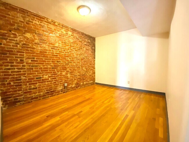 Building Photo - Huntington Ave. 2 Bed