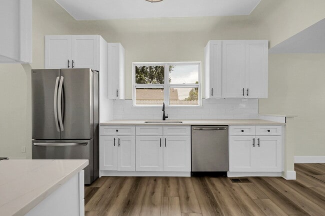 Building Photo - $2,295 - 2 Bed, 1 Bath Newly Renovated Hom...