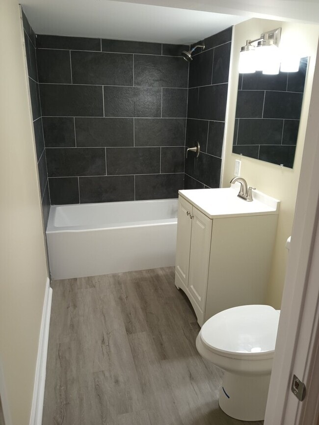 Building Photo - New rehabbed home