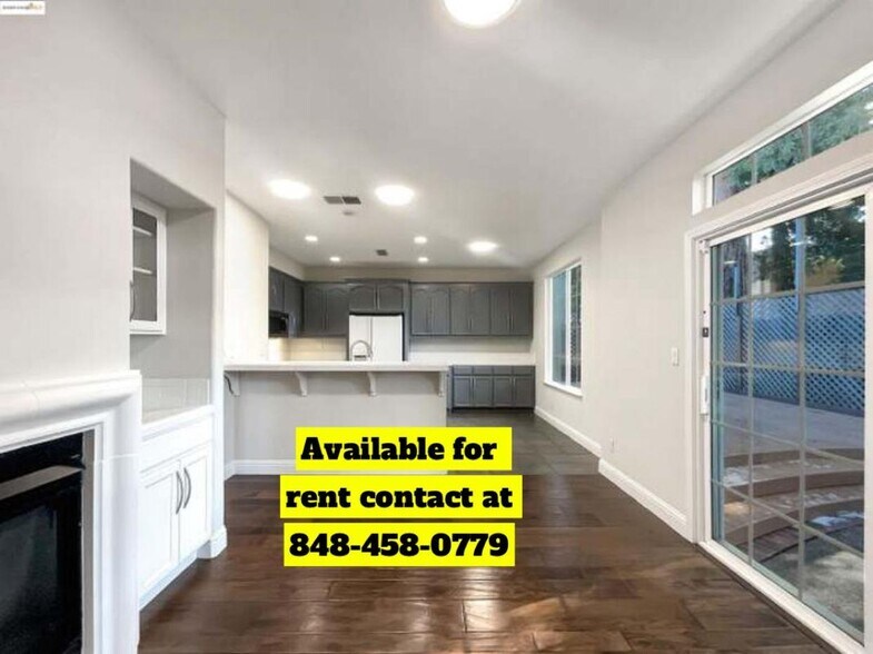 Building Photo - 51 Village Square Pl