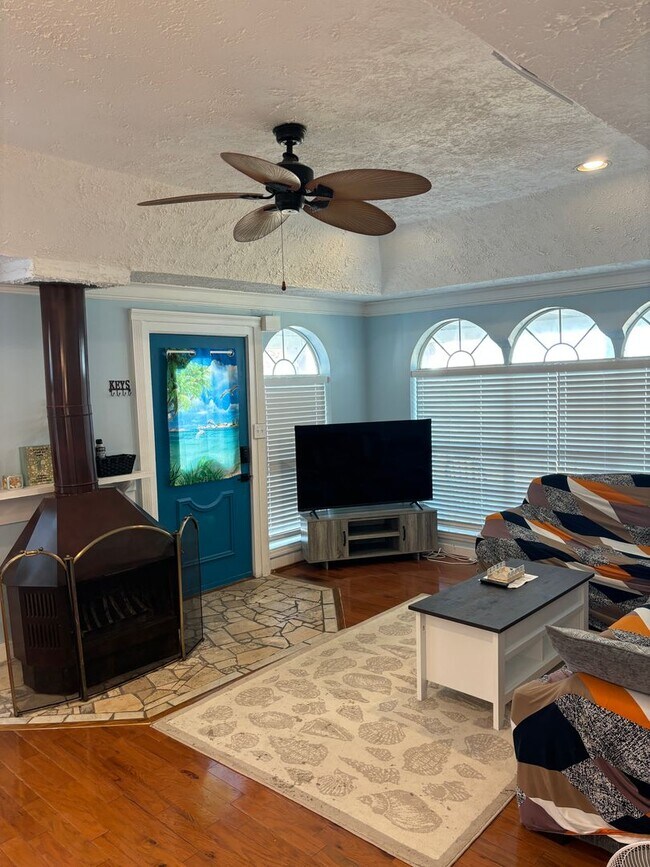 Building Photo - Breathtaking views of Perdido Bay!