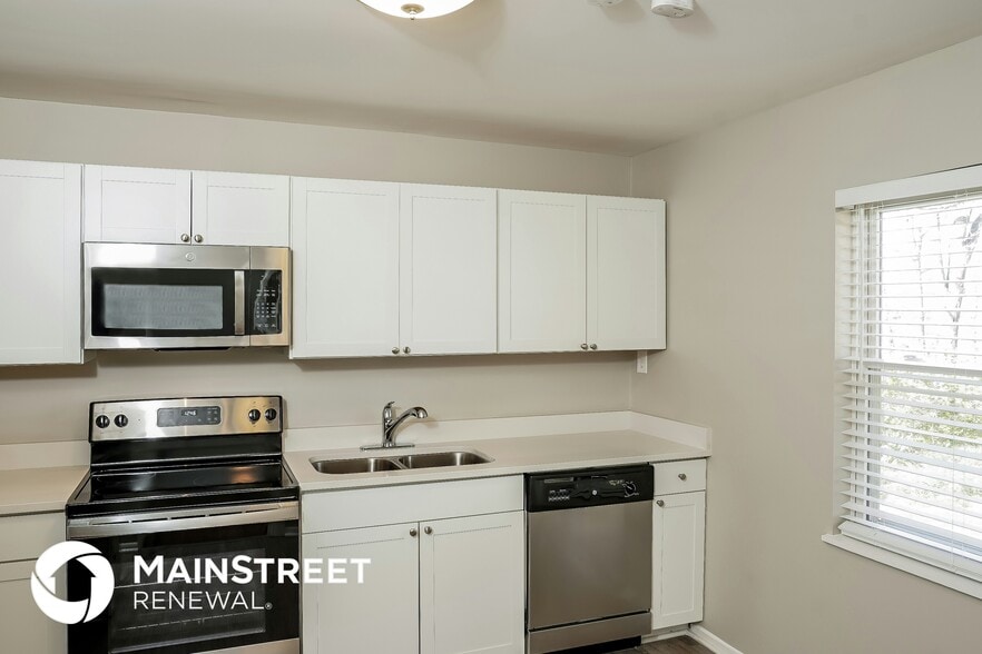 Building Photo - 4010 Sedgewood Ln