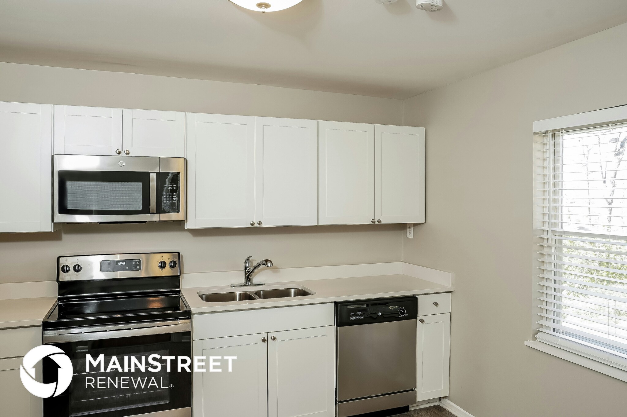 Building Photo - 4010 Sedgewood Ln