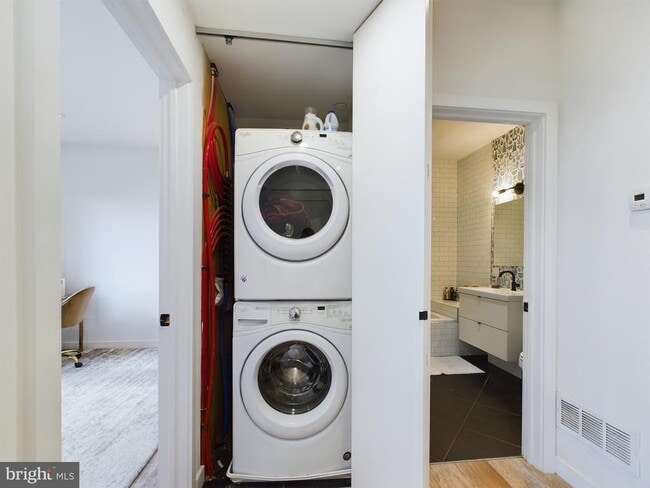 Building Photo - 1114 Shackamaxon St