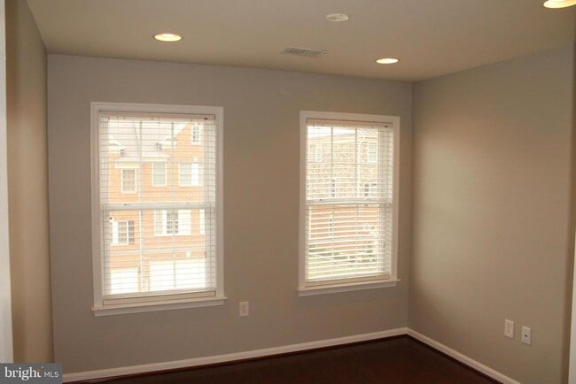 Building Photo - 47567 Royal Burnham Terrace