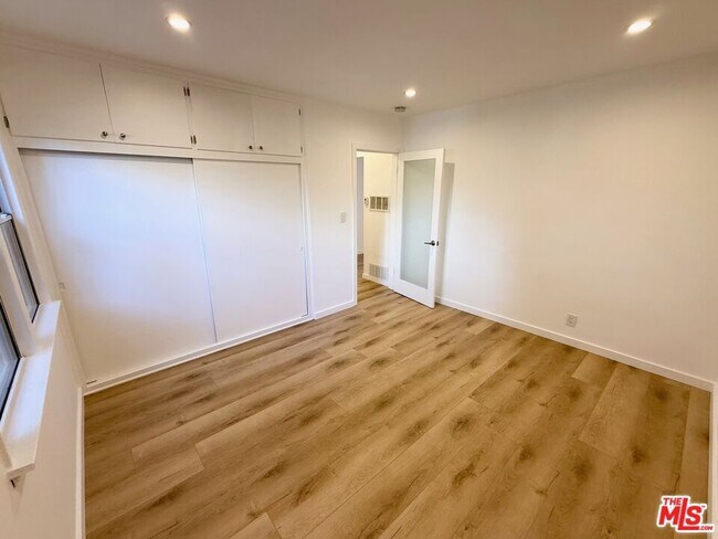 Building Photo - 1143 N Formosa Ave