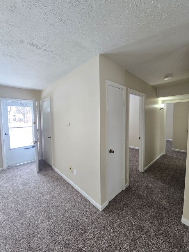 Building Photo - Nice, Recently Renovated, 3 Bedrooms, 1 Bath, Brick Ranch Home available Now! Located on a Cul de...