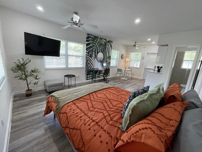 Building Photo - 522 NW 11th Ave