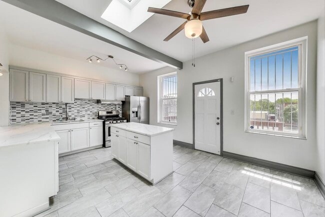 Building Photo - 737 E 50th St