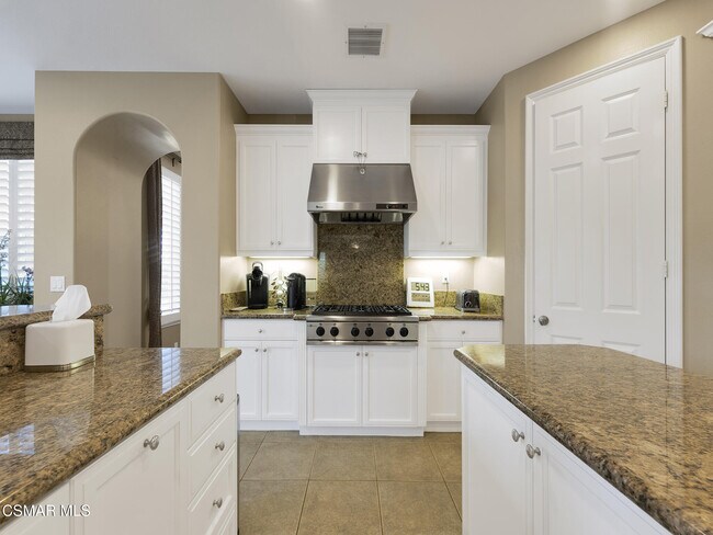 Building Photo - 3302 Woodley Ave