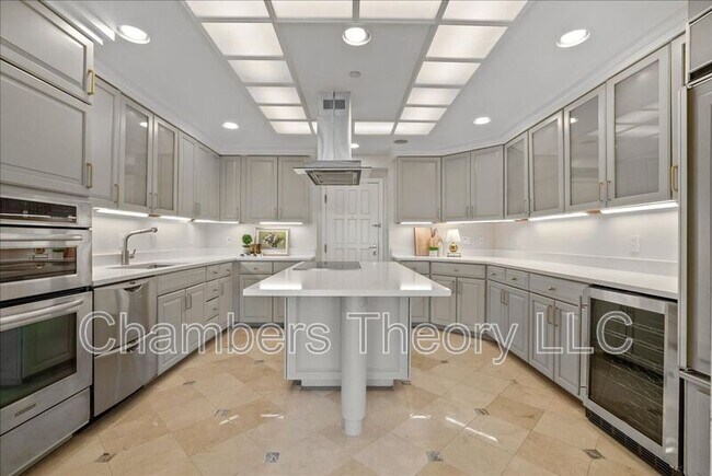 Building Photo - 1530 Key Blvd