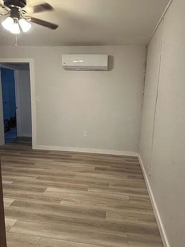 Building Photo - 206 Smith St NE