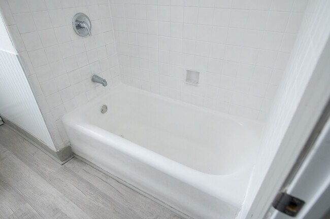 Building Photo - 501-503 W Norman