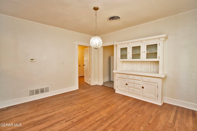 Building Photo - 1703 E Rio Grande Ave
