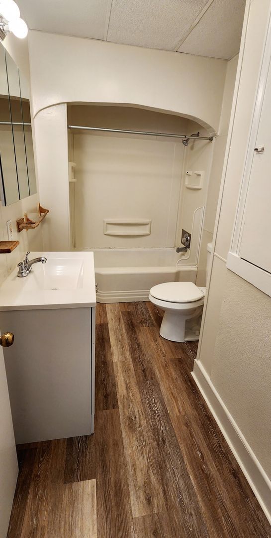 Building Photo - 436 School St