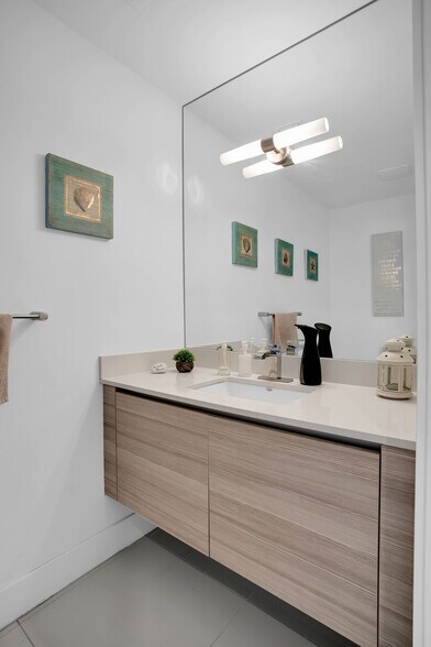 Building Photo - 87 N Shore Dr