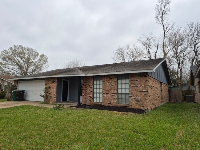 Building Photo - 15735 Munson Ln