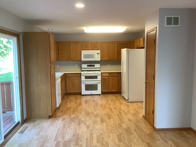 Building Photo - 1057 Kennedy Dr