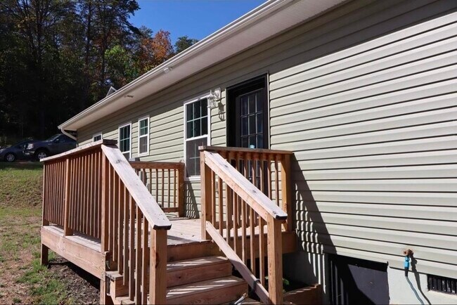 Building Photo - 3255 Catalpa Ave