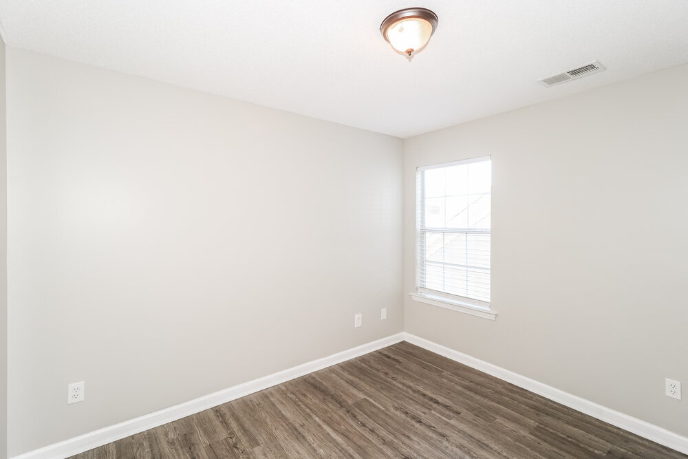 Building Photo - 10093 Woodland Hills Dr
