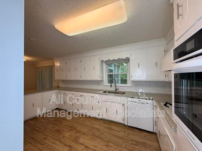 Building Photo - 2932 Bagpipe Rd