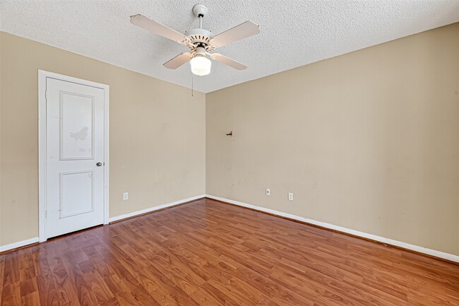 Building Photo - 1535 Beaconshire