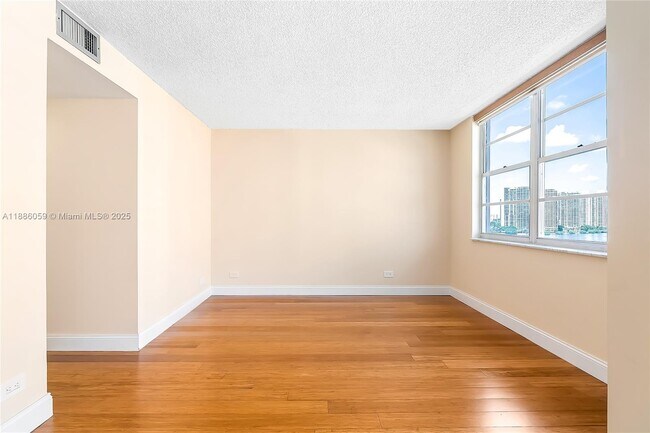 Building Photo - 250 174th St