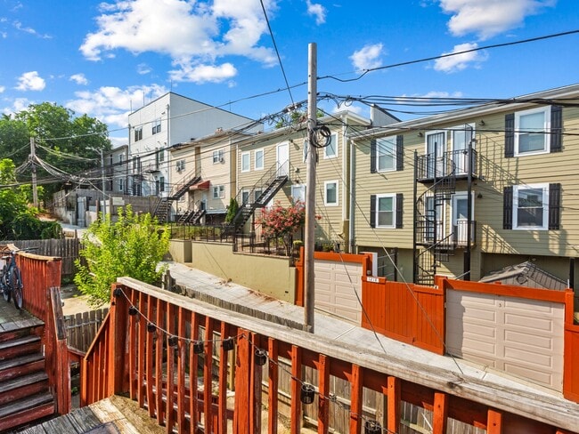 Building Photo - 1219 Holbrook Terrace NE