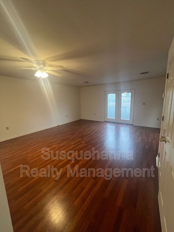 Building Photo - 68 Shady Ln